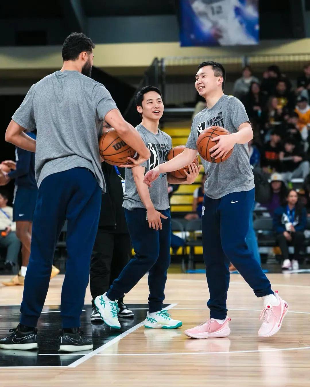 关于库里在日本队比赛中出色防守，爆冷引发热议！的信息